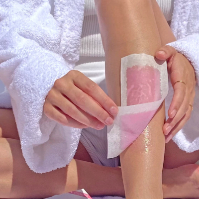 Byphasse Bandes de Cire Froide (24 Bandes + 4 Lingettes) Jambes et Corps Peaux Sensibles