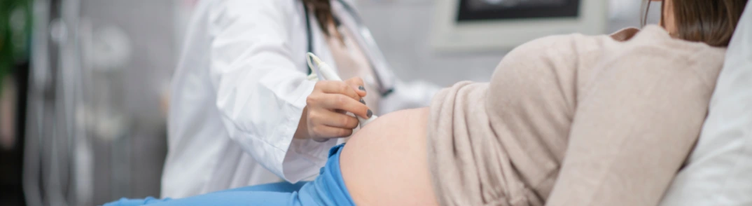 Acide folique et grossesse : nos pharmaciens vous expliquent