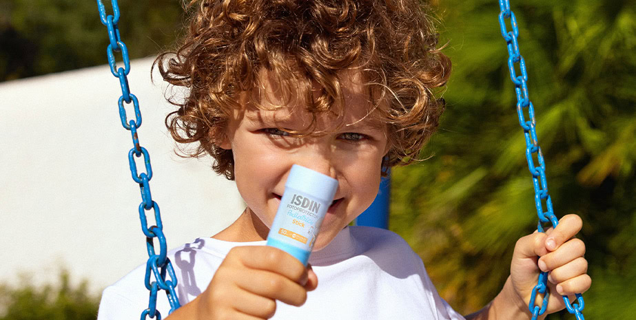 Isdin fotoprotector pediatrics invisible stick protection solaire spf50 20g Isdin fotoprotector pediatrics invisible stick protection solaire spf50 20g